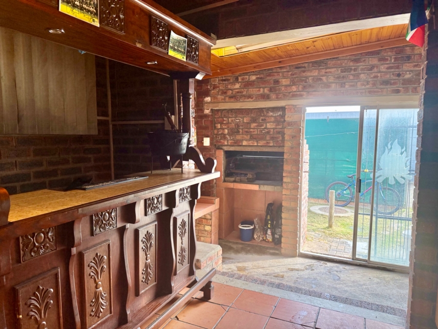 4 Bedroom Property for Sale in Algoa Park Eastern Cape